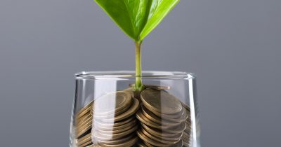 AI Investment Surge Reshapes Venture Capital, Squeezing Smaller Funds
