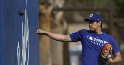 Dodgers Consider Ohtani as Full-Time Postseason Pitcher