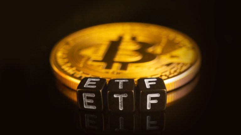 Bitcoin ETFs Shed $82M as Ark, Blackrock Reverse; HYPE and Solana Buck Trend