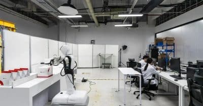 Chinese Firms Conduct Quiet Layoffs in Push for AI Efficiency