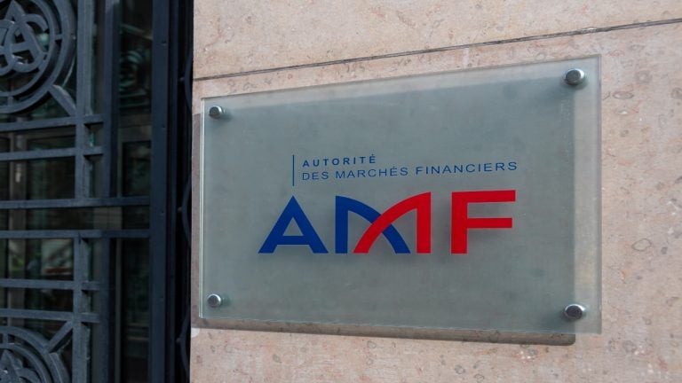 EU Watchdogs Warn of Scam Wave as MiCA Shakeout Forces Hundreds of Exits