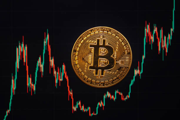 Two Analysts Warn Bitcoin Could See Sharp Drop Before Year-End Bottom