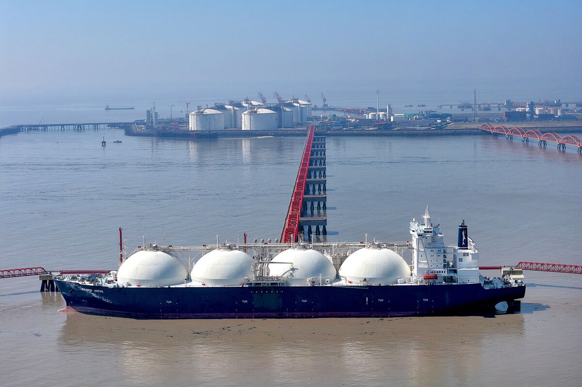 China's LNG Buying Spree Tightens Global Gas Supply, Puts Pressure on US Bitcoin Miners