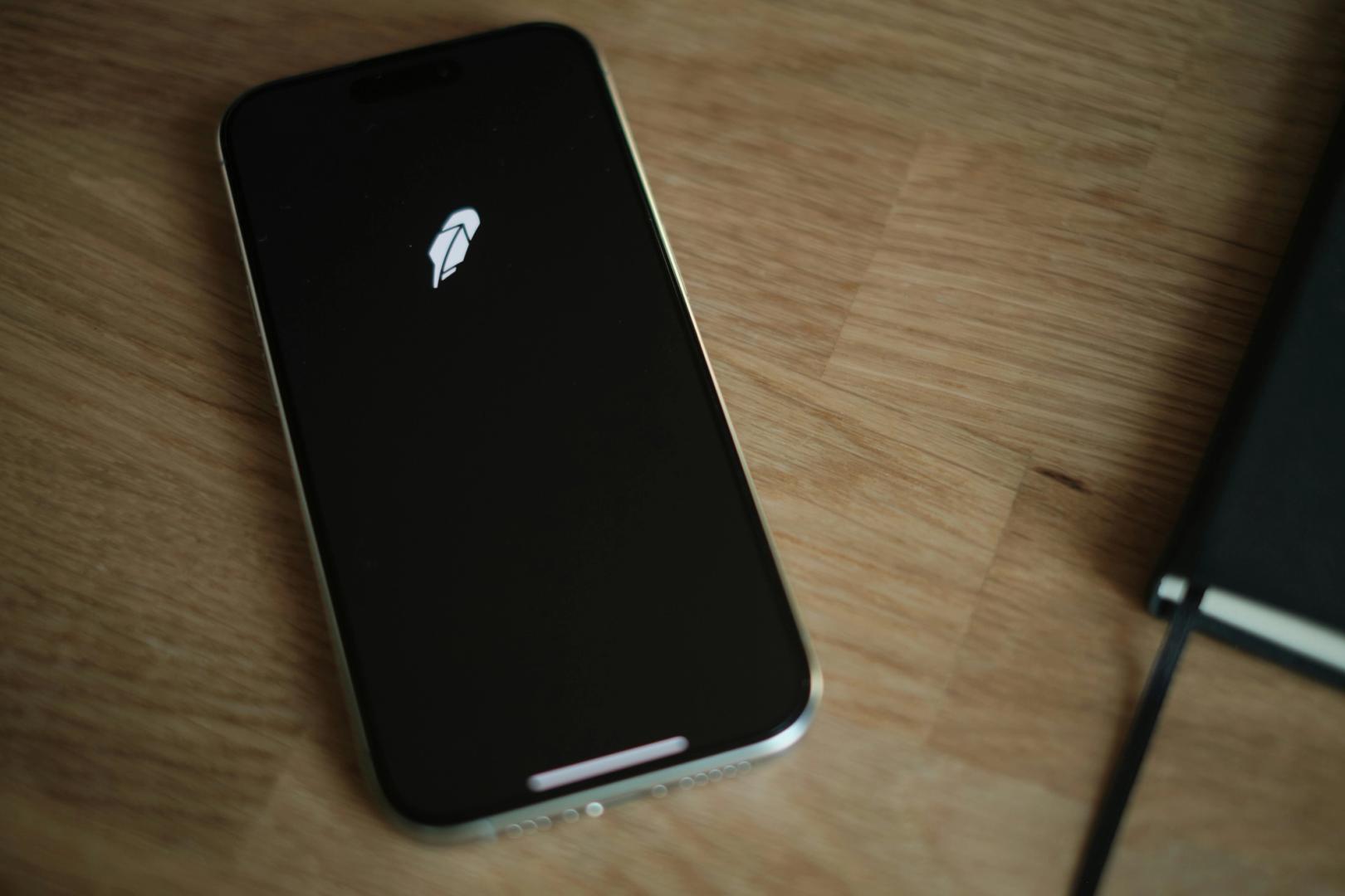 Robinhood Authorizes $1.5 Billion Share Buyback Amid Valuation Drop