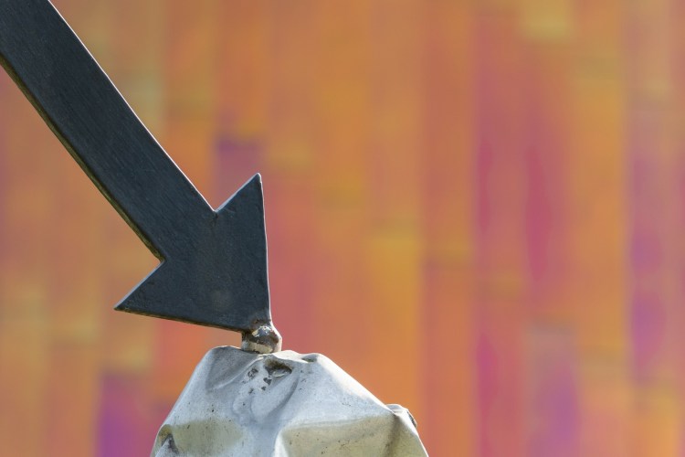 XRP scende a $1,35 mentre il rally svanisce, gli analisti avvertono di un ulteriore calo