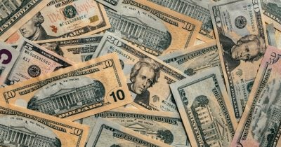 Dollar Dips to C$1.3877 as Trump Pauses Canadian Tariffs