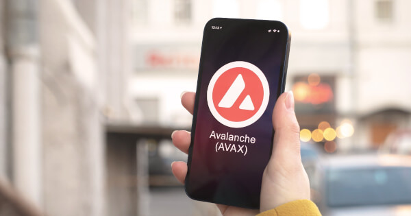 AVAX Slides Below Key Moving Averages, Eyes Support Zone Near $8.50