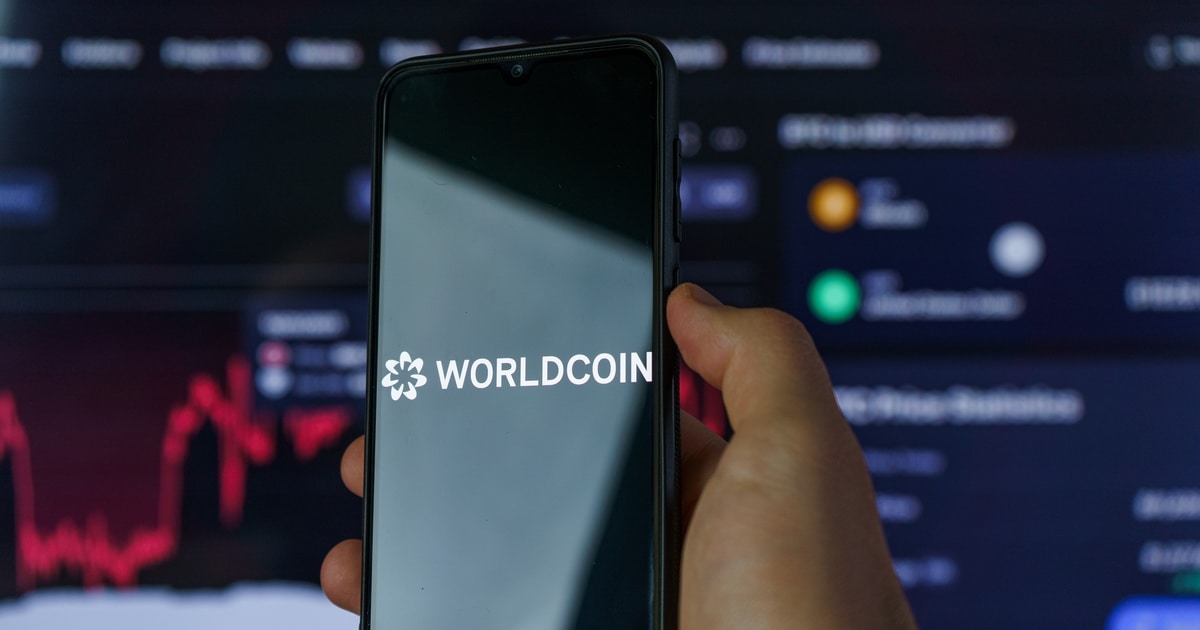 Worldcoin Hovers at $0.24 as Tight Volatility Hints at Breakout