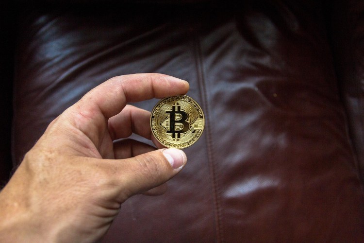 比特币跌破71,000美元，迈克尔·塞勒的Strategy自2022年以来首次卖出BTC