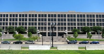 US Jobless Claims Rise From Historic Lows, Hinting at Cooler Labor Market