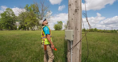 AT&T Invests in Fiber, Hires Technicians as AI Reshapes Workforce