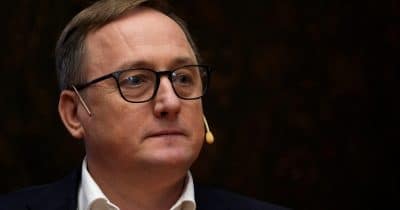 ECB’s Kazaks Signals Gradual Tightening Path, Warns of Inflation Risks