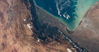 US Strikes Along Iran's Coast Escalate, Threatening Oil Supply and Markets