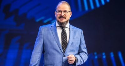 Qualcomm CEO Predicts AI Will Drive Token Demand to 1.27 Trillion Per 10 Seconds by 2030