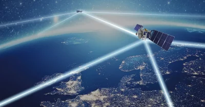 SpaceX Wins $2.2B Military Contract for Laser-Linked Data Network