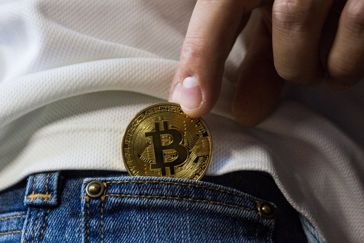 Bitcoin at $81K: One Analyst Sees $93K, Another Flags $63K Crash