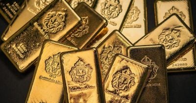 Gold Rises, Dollar Slips as July Payrolls Miss Expectations
