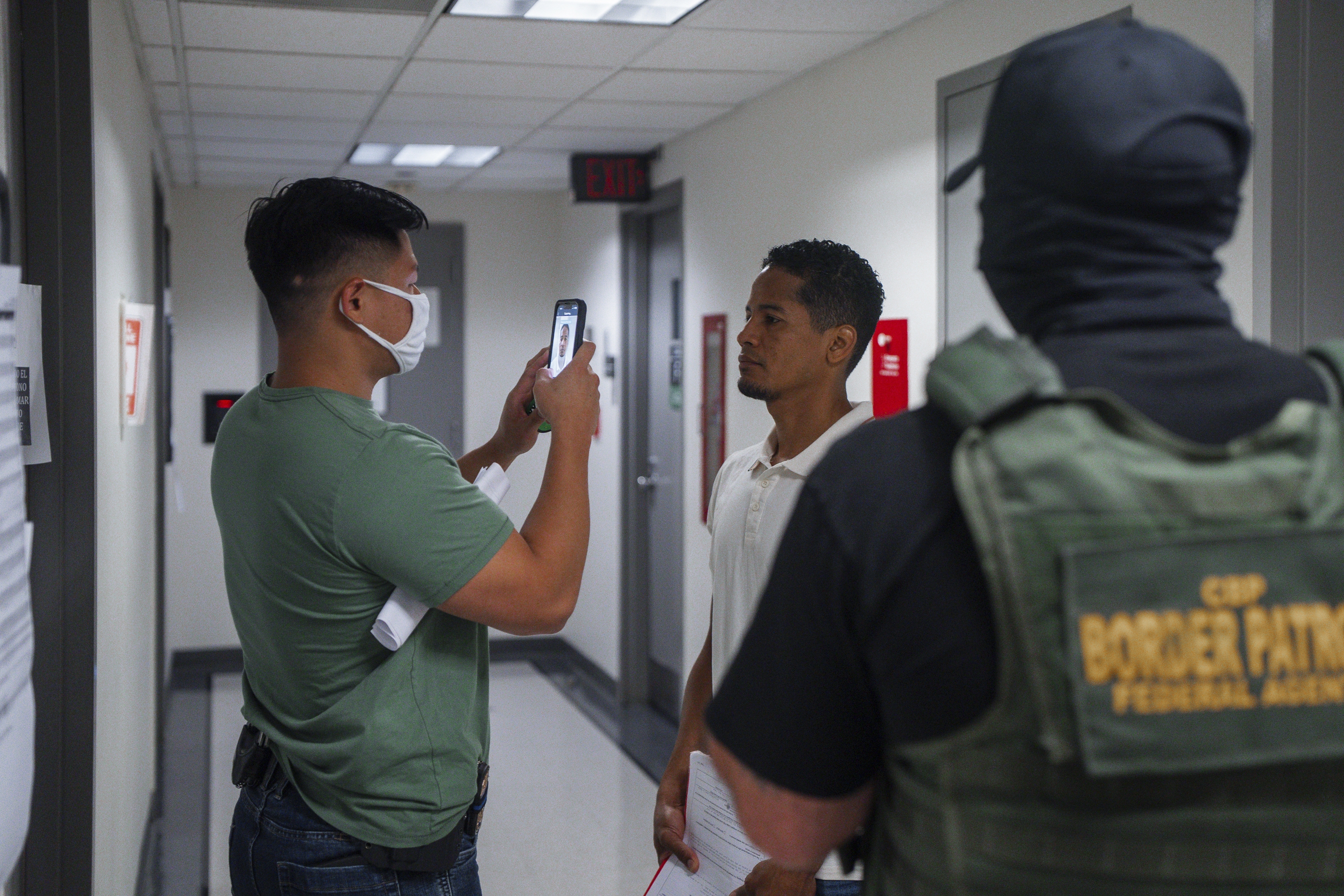 ICE to Deploy Hundreds of Iris Scanners Across US, Raising Privacy Alarms