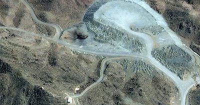 US Renews Military Strikes on Iran; Trump Threatens 'Pickaxe Mountain' as Invasion Odds Hit 27.5%