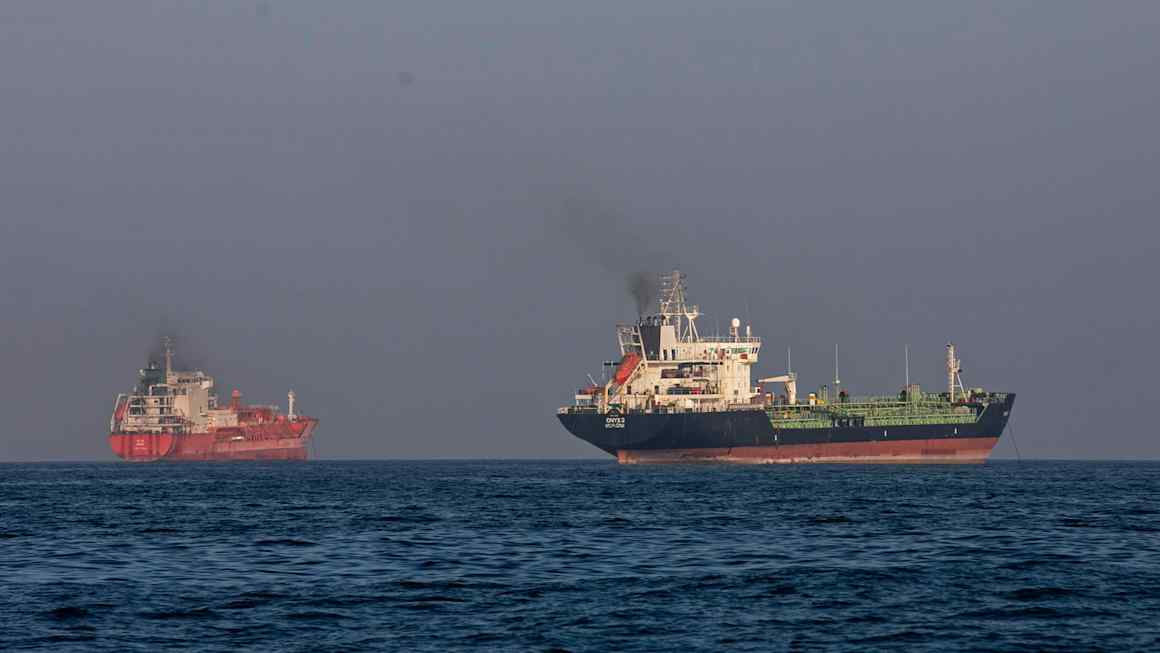 Strait of Hormuz Oil Backlog Renews Supply-Chain Fears, Crypto Market Braces for Macro Headwinds