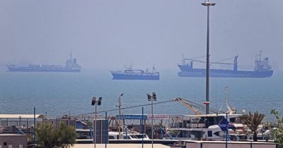 Iran and Oman Hold Talks on Strait of Hormuz, Raising Stakes for Oil and Crypto Markets