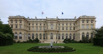 France Lowers Foreign Ownership Threshold to 10%, Includes Crypto Firms
