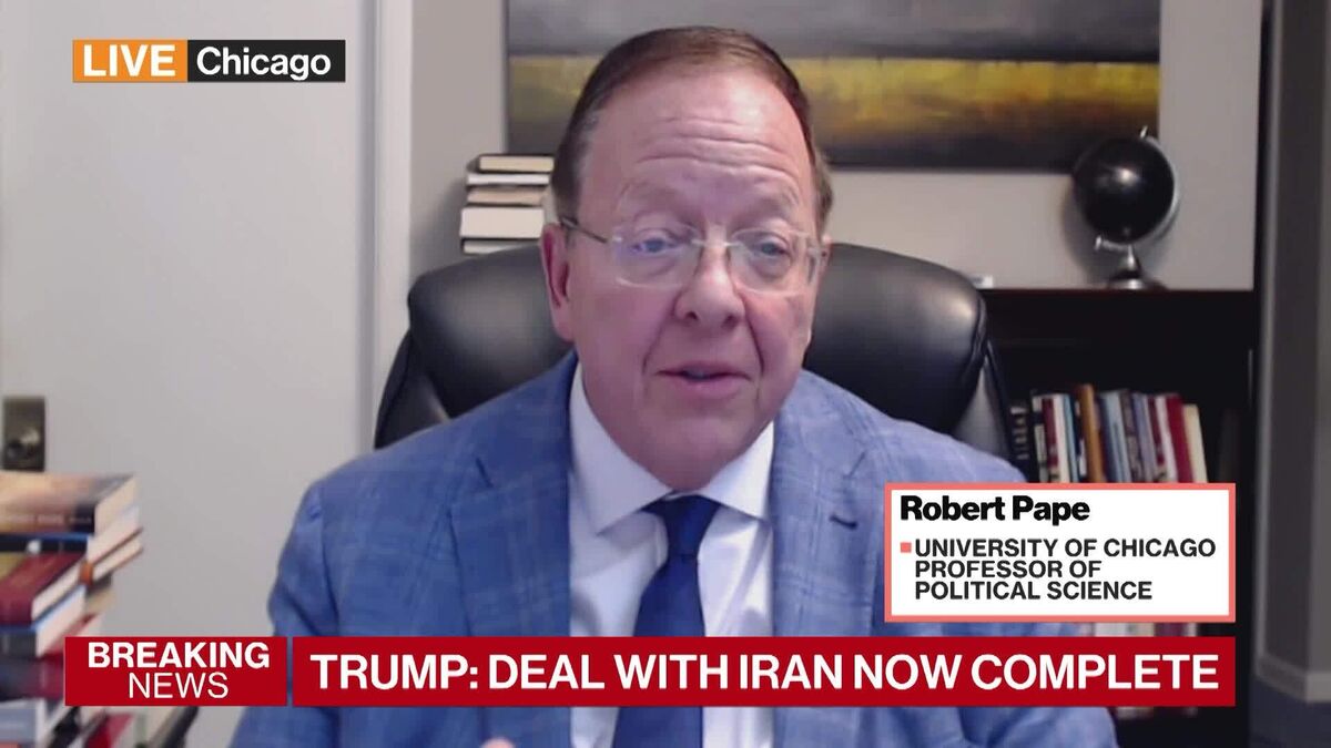 Bitcoin Whales Accumulate as Geopolitical Fog From Iran Deal Comments Lingers