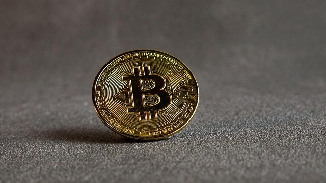 Bitcoin Risk Index Flashes High-Risk Warning as Key Support Breaks
