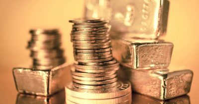 Gold Slips Toward $4,300 as Fed Rate Path Keeps Traders Guessing