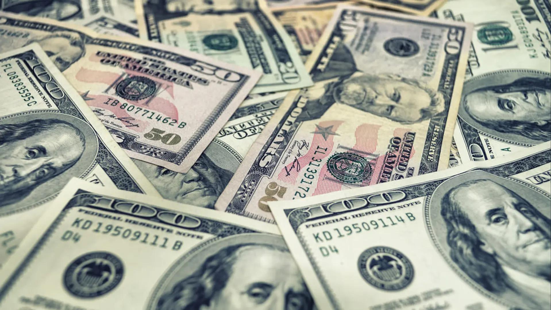 Bitcoin Holds Near $86K as Dollar Hits 18-Month High