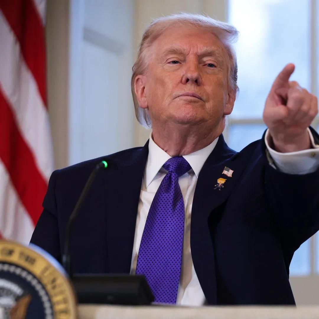 Trump's Iran Threat Triggers Bitcoin Pullback, Erasing Weekend Gains