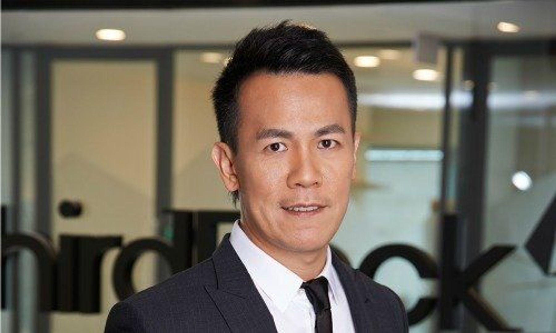 B2C2 Hires Former Schroders Wealth Chief to Court Asia's Family Offices