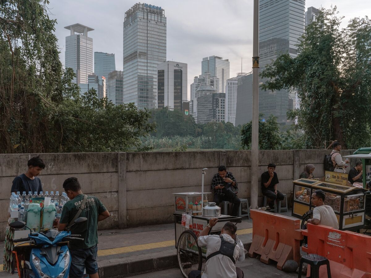 Indonesia's FX Reserve Drain in May Signals Crypto Liquidity Squeeze, Not Refuge Play
