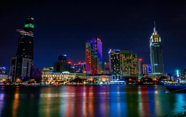 Vietnam Bans Dollar-Paired Crypto Trading, Mandates Dong Settlement