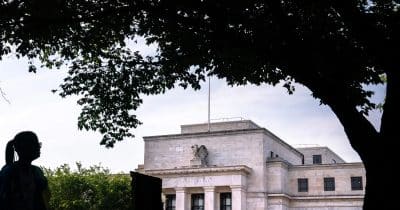 Fed Sees Long-End Yields at Decade Highs by 2026, Crypto Faces Headwinds