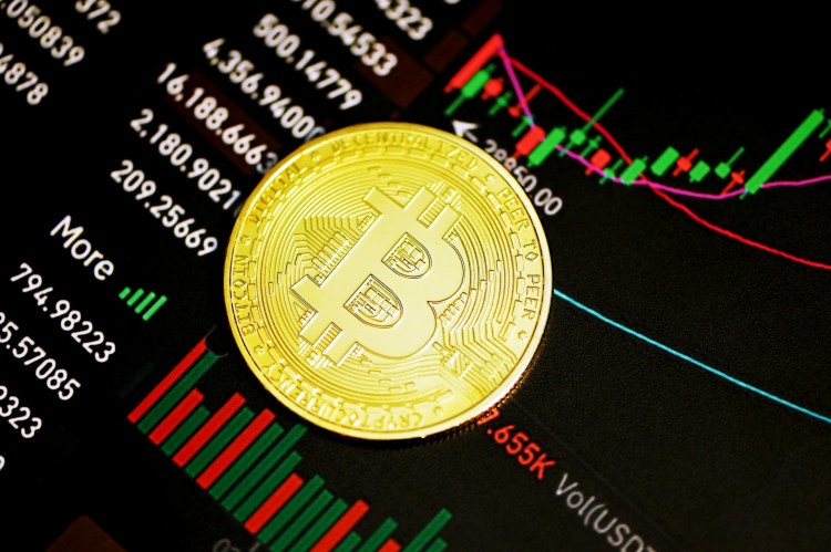 Bitcoin Sinks to Levels Not Seen Since Late 2024 as Analyst Flags Shallower Bear Market Trend